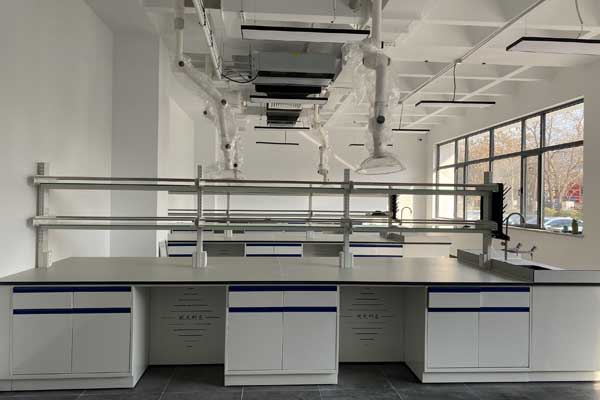 一般全鋼實驗臺在日常維護(hù)中應(yīng)注意防腐工作