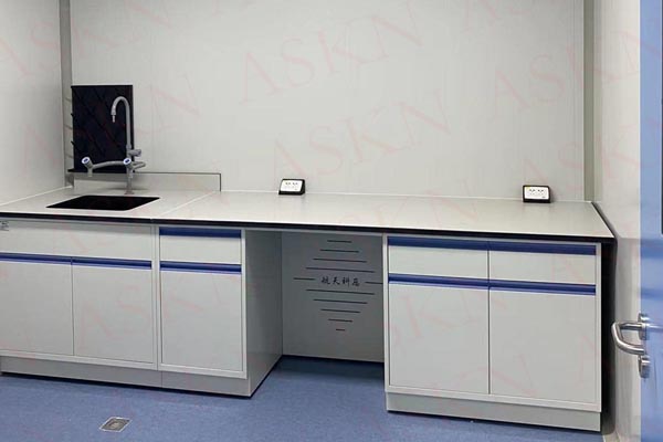 選購(gòu)實(shí)驗(yàn)室家具要考慮哪些問(wèn)題 選購(gòu)實(shí)驗(yàn)室家具要考慮哪些問(wèn)題