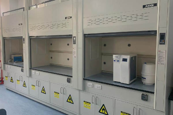 實驗臺通風柜哪個廠家好？選擇優(yōu)質(zhì)品牌的秘訣